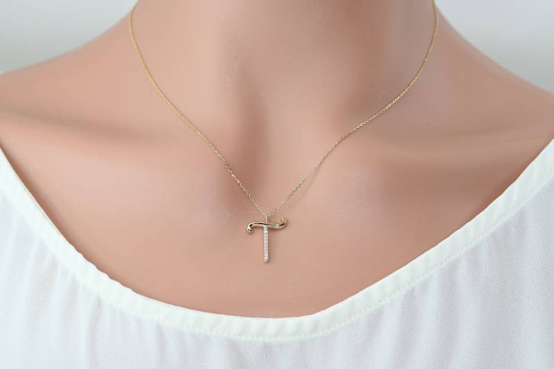 Gold Buchstabe T Moissanit Anhänger Halskette Handgemachter Schmuck Mit Initial von SelanicaFineJewelry