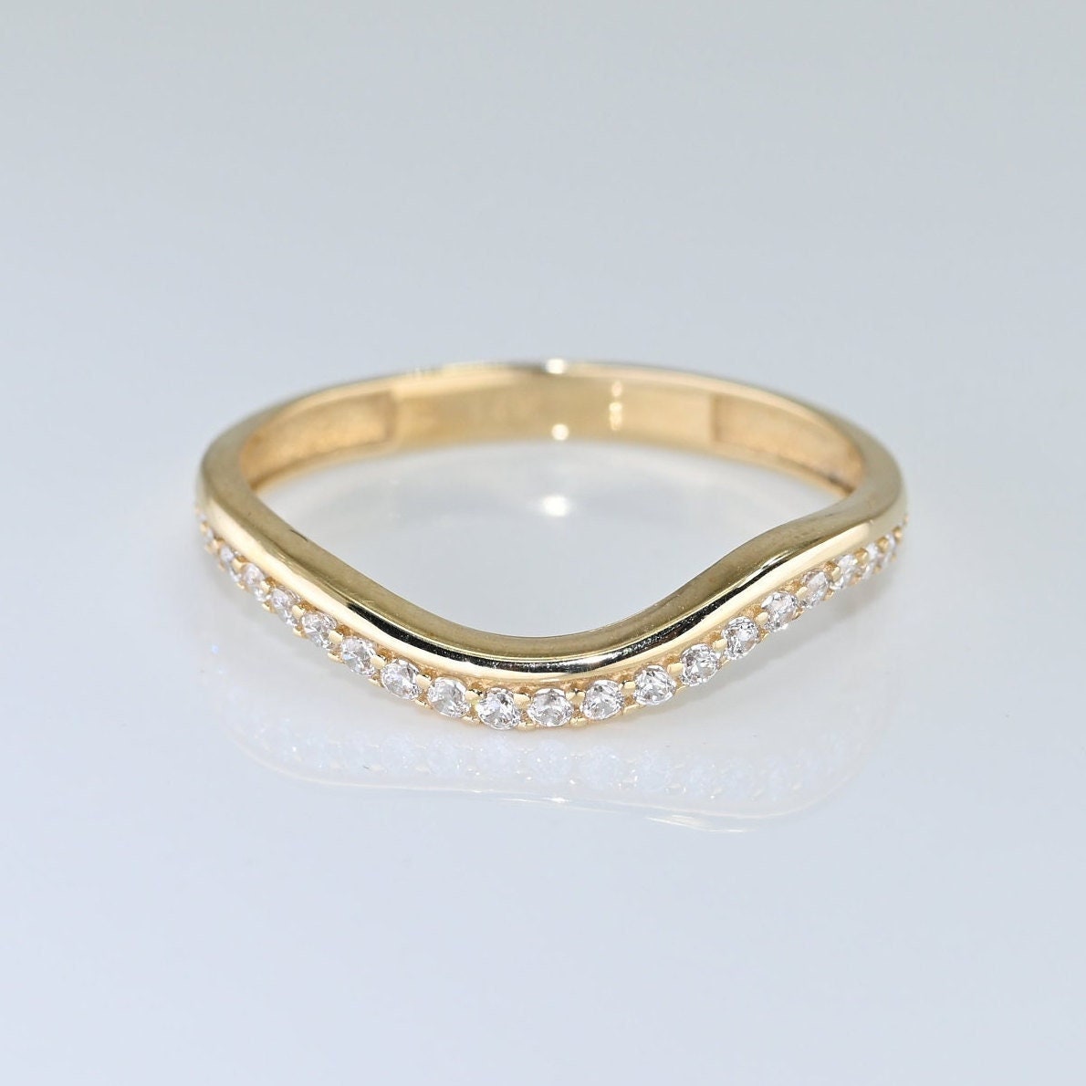 14K Solid Gold Curve Ring/Echt Pave Band Moissanite Für Sie Handgemachter Edler Schmuck Von Selanica von SelanicaFineJewelry