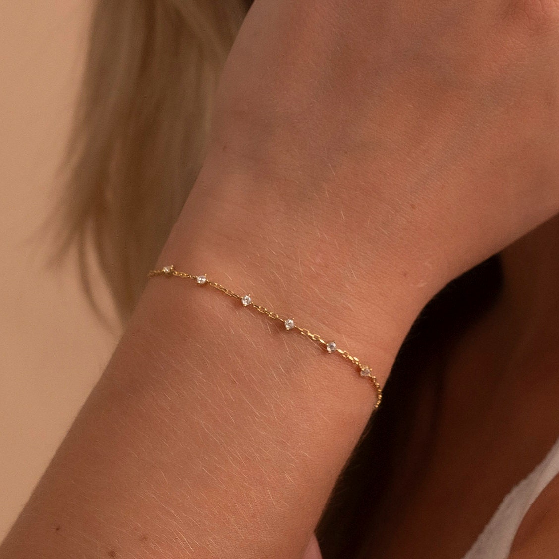 14K Solid Gold Dainty Armband, Echtgold Premium Minimalist Armband Für Sie, Handgemachter Feiner Schmuck Von Selanica von SelanicaFineJewelry