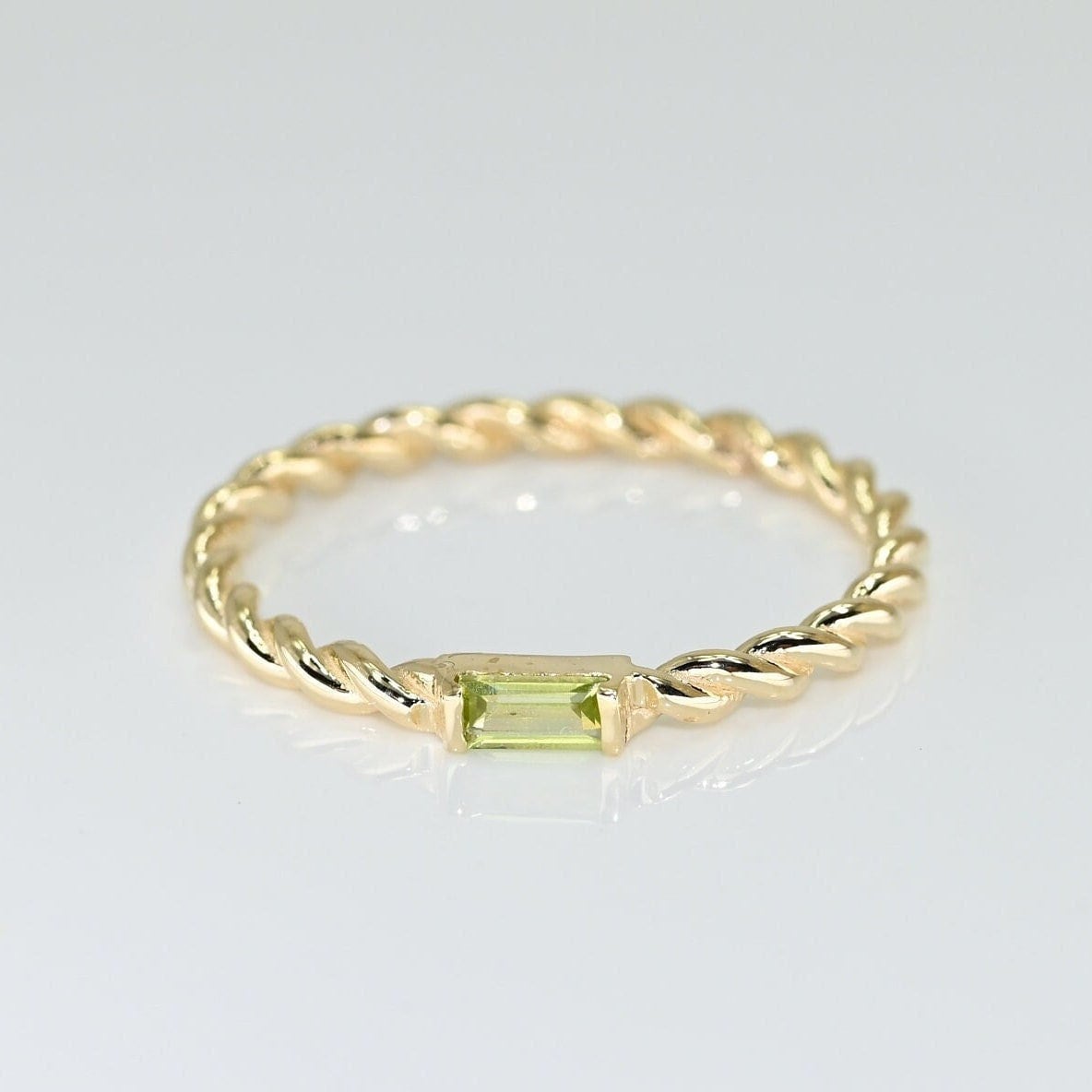 14K Solid Gold Peridot Ring/Echtgold Baguette August Geburtsstein Handgemachter Feiner Schmuck Von Selanica von SelanicaFineJewelry