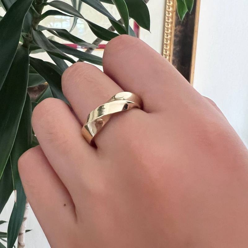 14K Solid Gold Twist Ring Handgemachter Ehering von SelanicaFineJewelry
