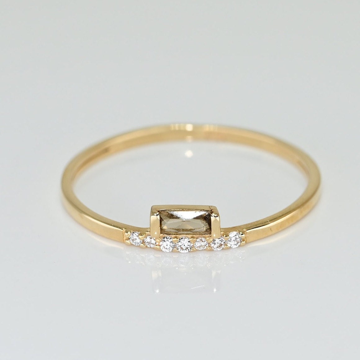 14K Solid Gold Zarte Alexandrit Baguette Ring/Echtgold Einzigartiges Design Stapelbarer Für Sie Handgemachter Feiner Schmuck Von Selanica von SelanicaFineJewelry
