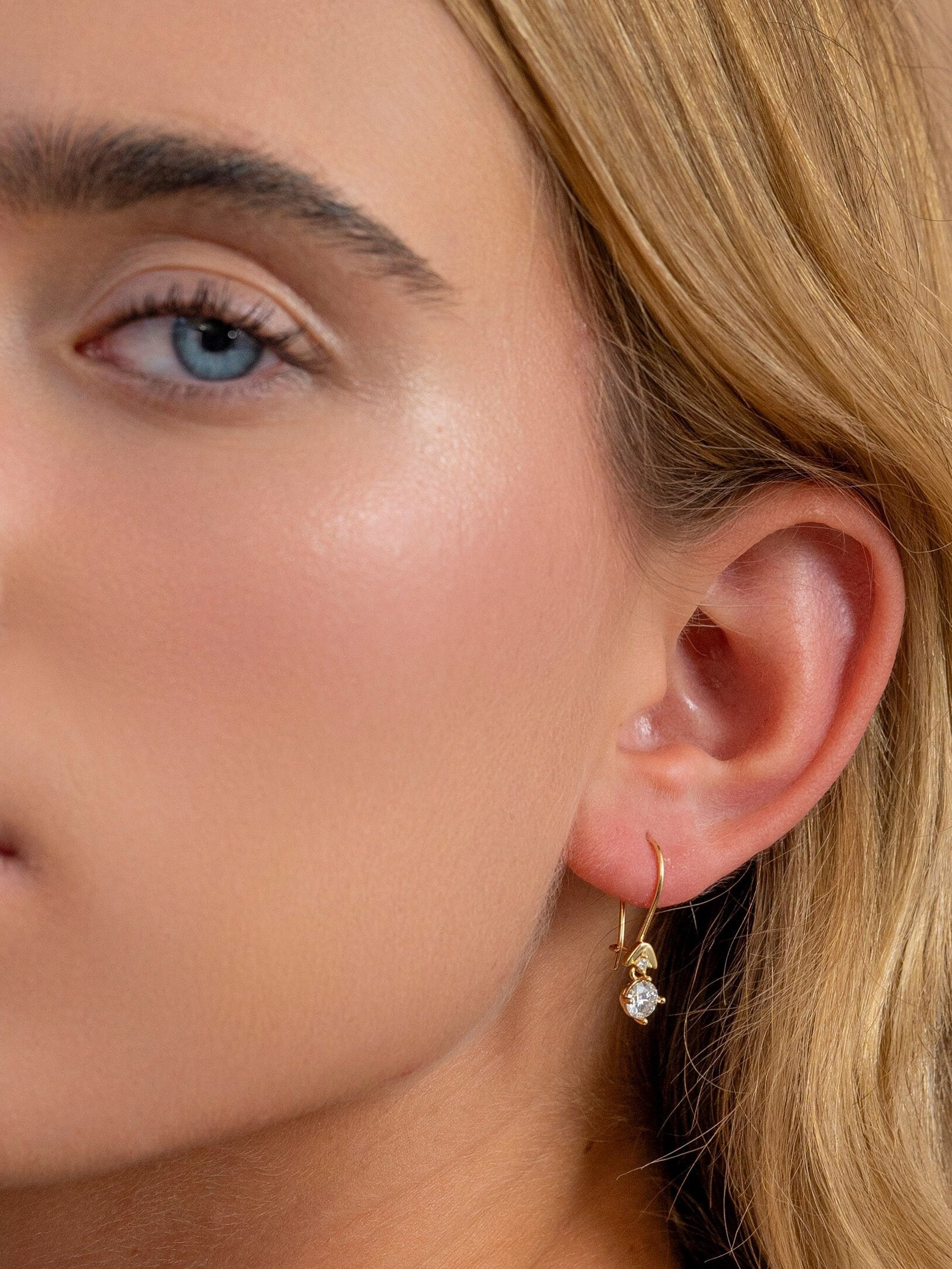 14K Solid Gold Zierliche Hängeohrringe Handgemachter Feiner Schmuck von SelanicaFineJewelry