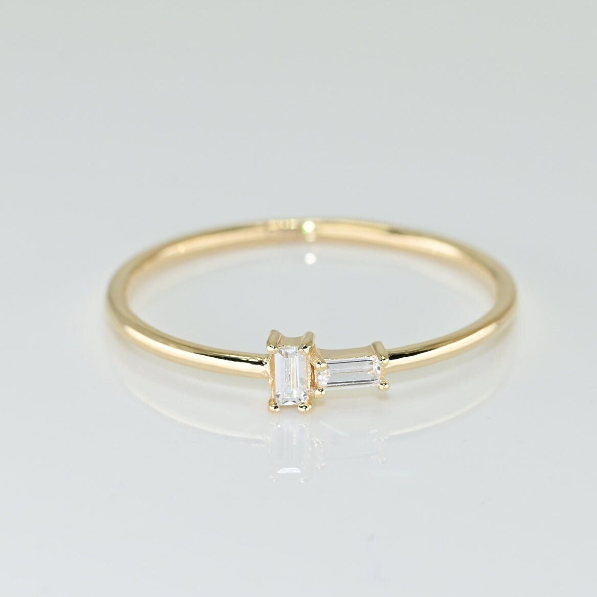 14K Solid Gold Zierlicher Baguette Ring, Echtgold Stapelbar Moissanite Handgefertigter Edler Schmuck Von Selanica von SelanicaFineJewelry