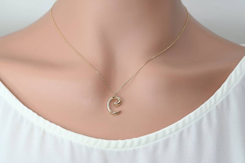 Moissanit Gold Anhänger Buchstabe C, Handgemachter Schmuck von SelanicaFineJewelry