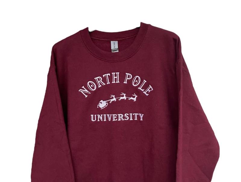 Selbstbestickter Weihnachtspullover North Pole University von SelbstbesticktJL