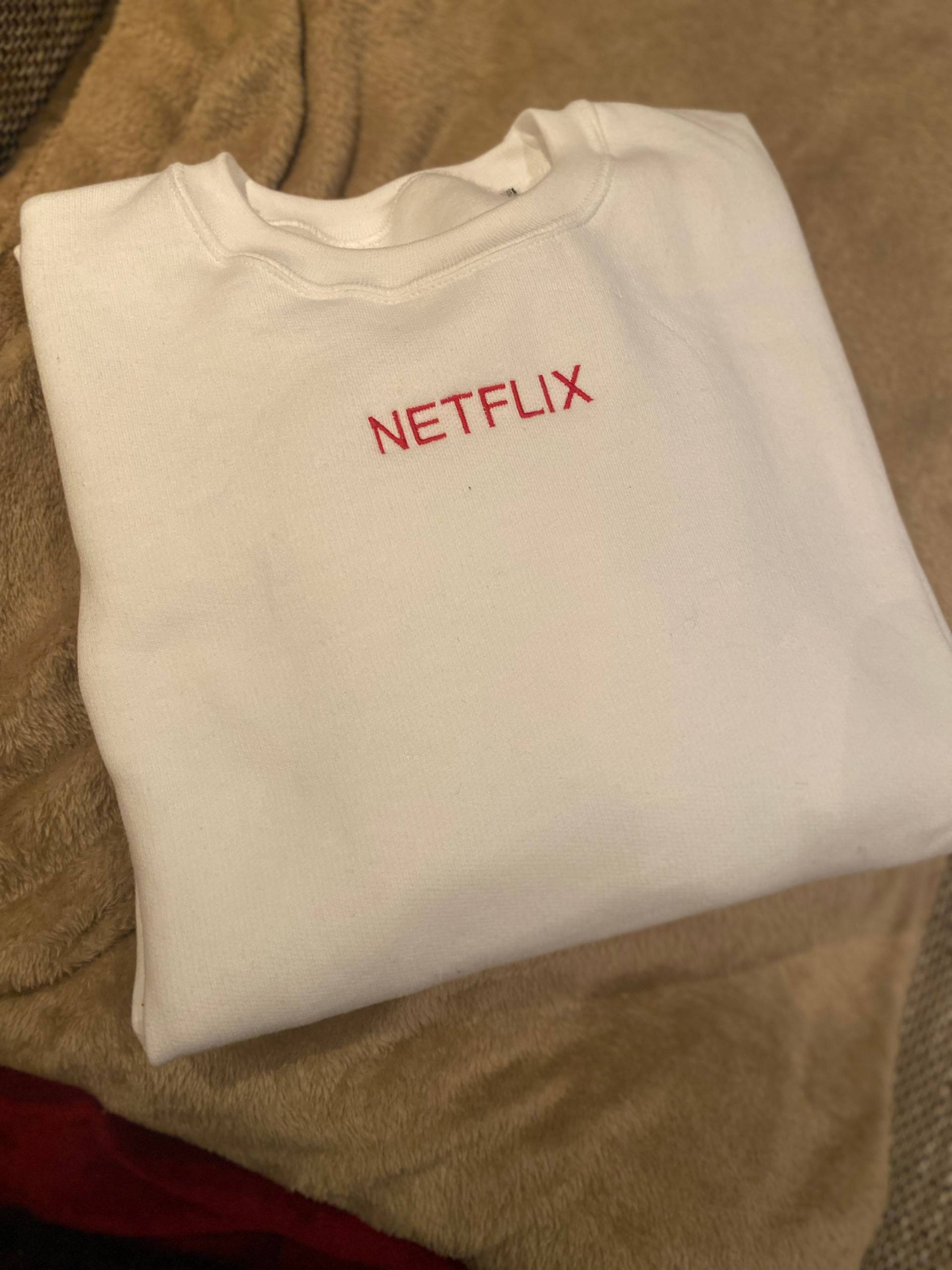 Vintage Sweatshirt/ Bestickter Sweater/ Netflix /Pullover/ Vintage Sweatshirt/ Bestickter Sweater/ Netflix /Pullover/ von SelbstbesticktJL