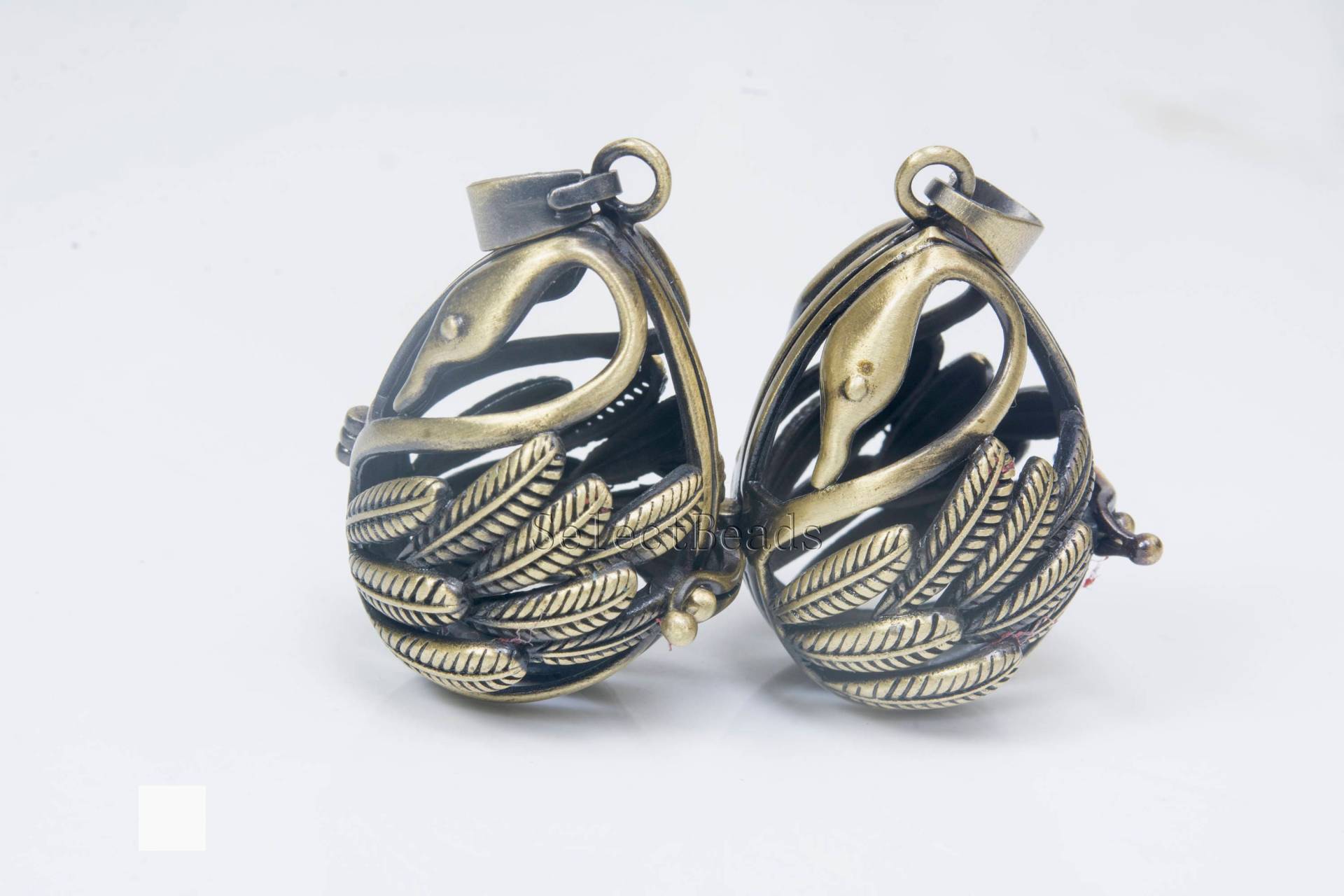 Schwan Medaillon - Messing Aninal Anhänger Vögel Filigran Schmuck Metall Halskette Medaillons -2stk Schwan Medaillon - Messing Aninal Anhänger Vögel Filigran Schmuck Metall Halskette Medaillons -2stk von SelectBeads
