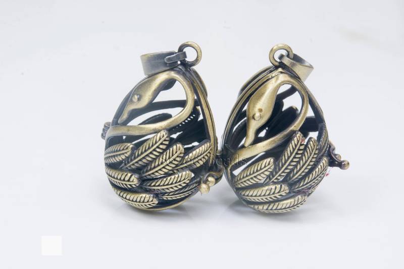 Schwan Medaillon - Messing Aninal Anhänger Vögel Filigran Schmuck Metall Halskette Medaillons -2stk Schwan Medaillon - Messing Aninal Anhänger Vögel Filigran Schmuck Metall Halskette Medaillons -2stk von SelectBeads