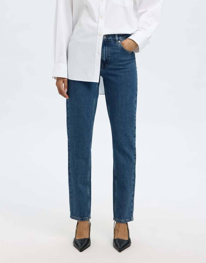 Selected Femme - Schmal zulaufende Jeans in Mittelblau von Selected Femme