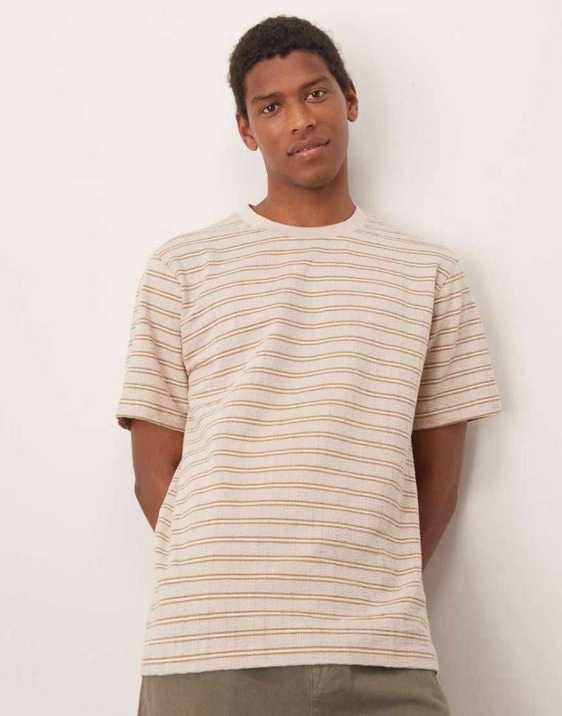 Selected - T-Shirt aus Seersucker in Cremeweiß gestreift von Selected