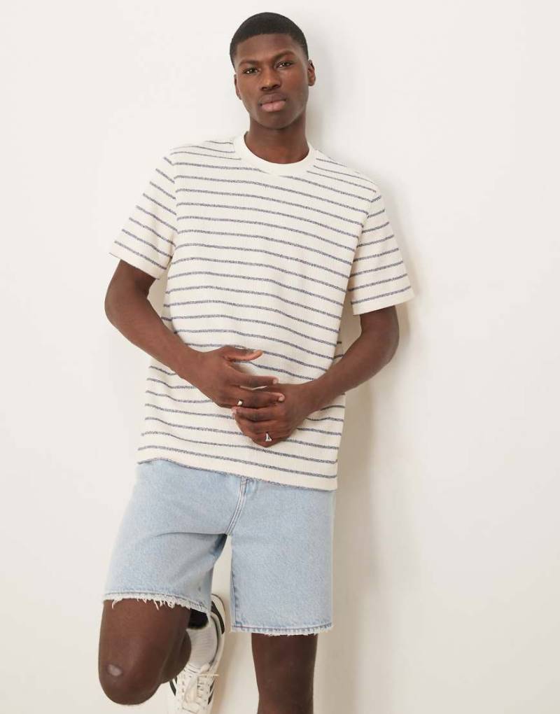 Selected - Gestricktes T-Shirt in Cremeweiß mit blauen Streifen von Selected