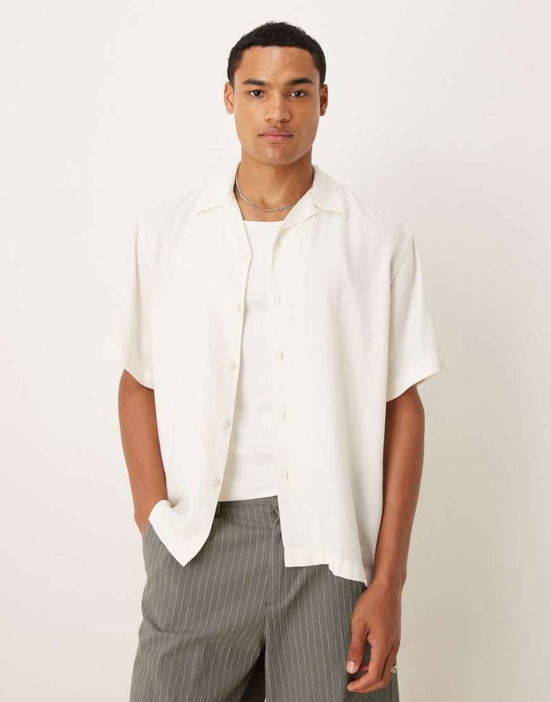 Selected Homme - Hemd in Creme mit strukturiertem Fischgrätmuster und Reverskragen-Weiß von Selected Homme