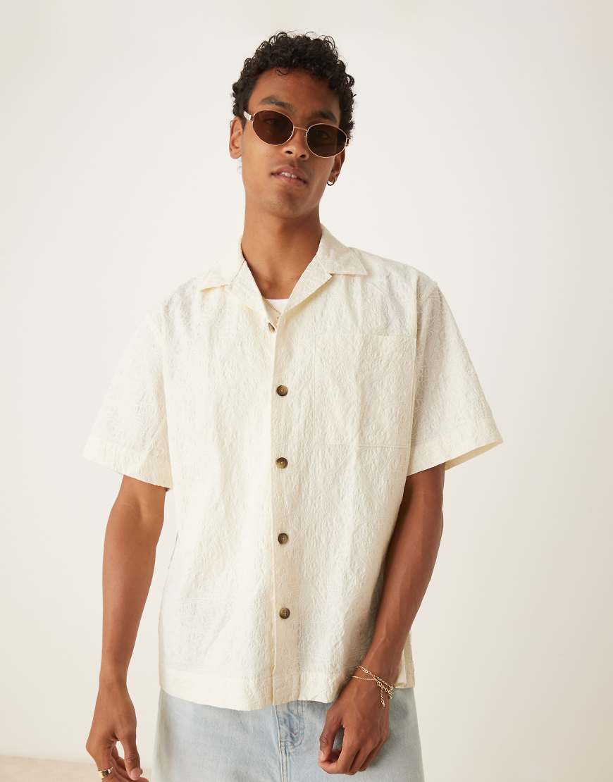 Selected Homme - Hemd in Cremeweiß mit strukturiertem Muster Selected Homme - Hemd in Cremeweiß mit strukturiertem Muster von Selected Homme