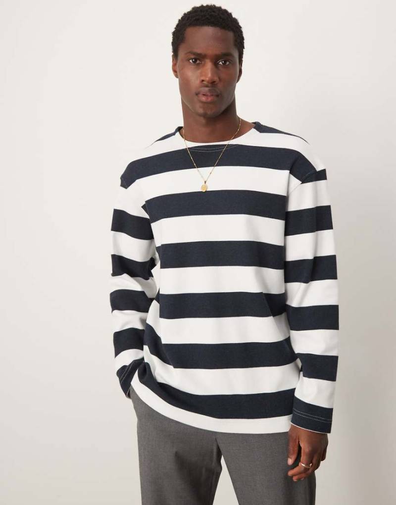 Selected - Kastiges, langärmliges Oversize-T-Shirt in Marineblau mit Streifen von Selected