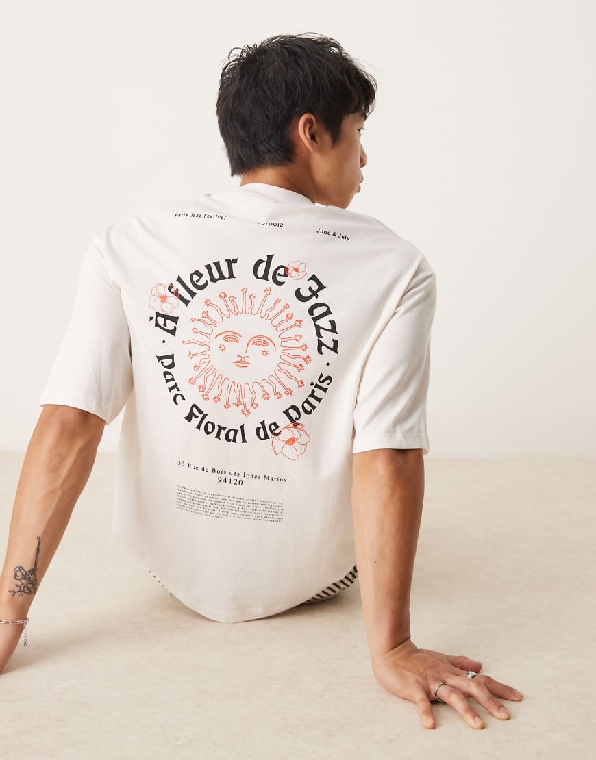 Selected Homme - Oversize-T-Shirt in Weiß mit Sonnen-Print auf dem Rücken Selected Homme - Oversize-T-Shirt in Weiß mit Sonnen-Print auf dem Rücken von Selected Homme