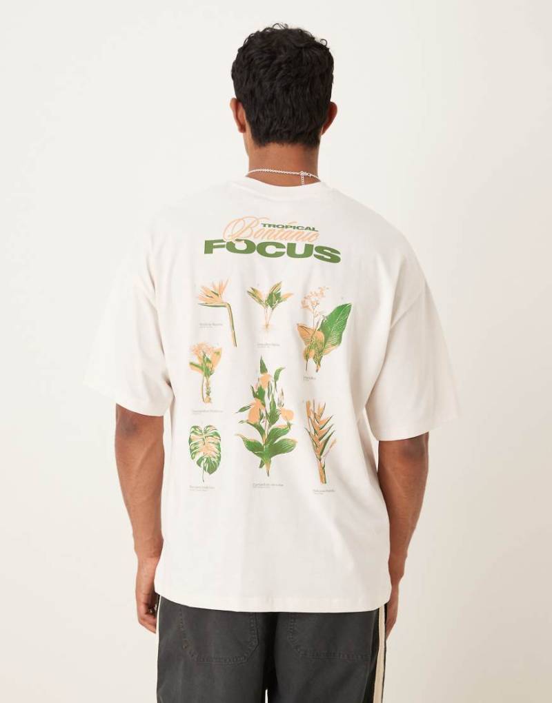 Selected - Oversize-T-Shirt in Wollweiß mit Pflanzen-Print auf dem Rücken von Selected