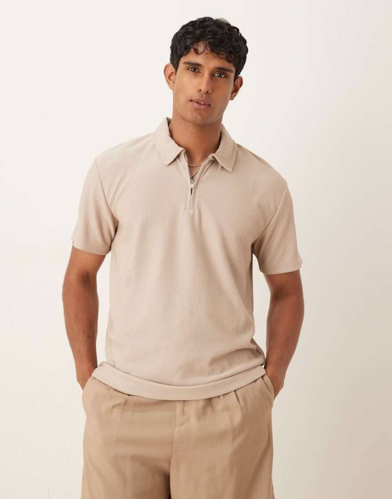 Selected - Plissee-Polohemd in Hellbraun mit kurzem Reißverschluss-Neutral von Selected