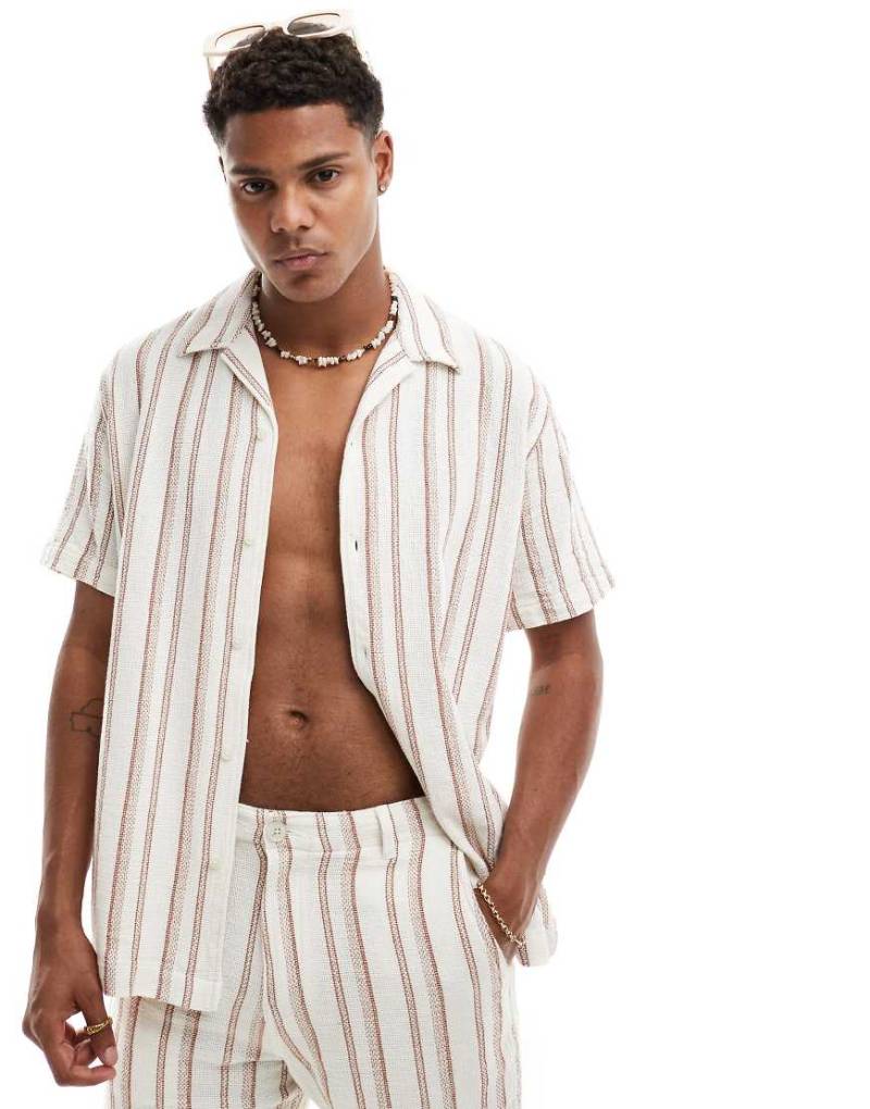Selected Homme - Strukturiertes Oversize-Hemd in gebrochenem Weiß mit Streifen und Reverskragen, Kombiteil von Selected Homme