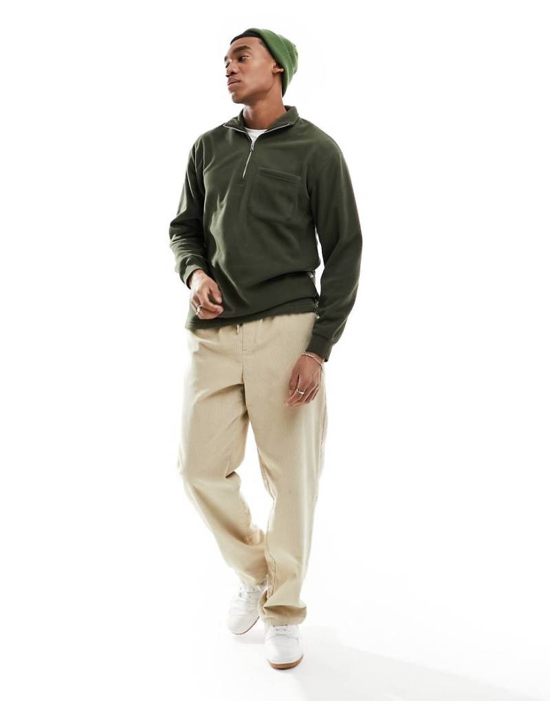 Selected - Sweatshirt aus feinem Fleece in Khaki mit kurzem Reißverschluss-Grün von Selected