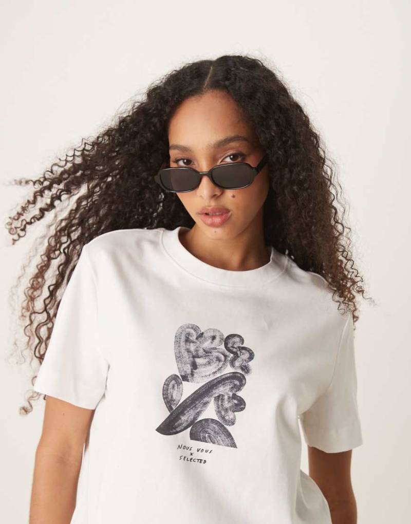 Selected Femme x Nous Vous - Kastiges T-Shirt in Weiß mit Brust-Print von Selected