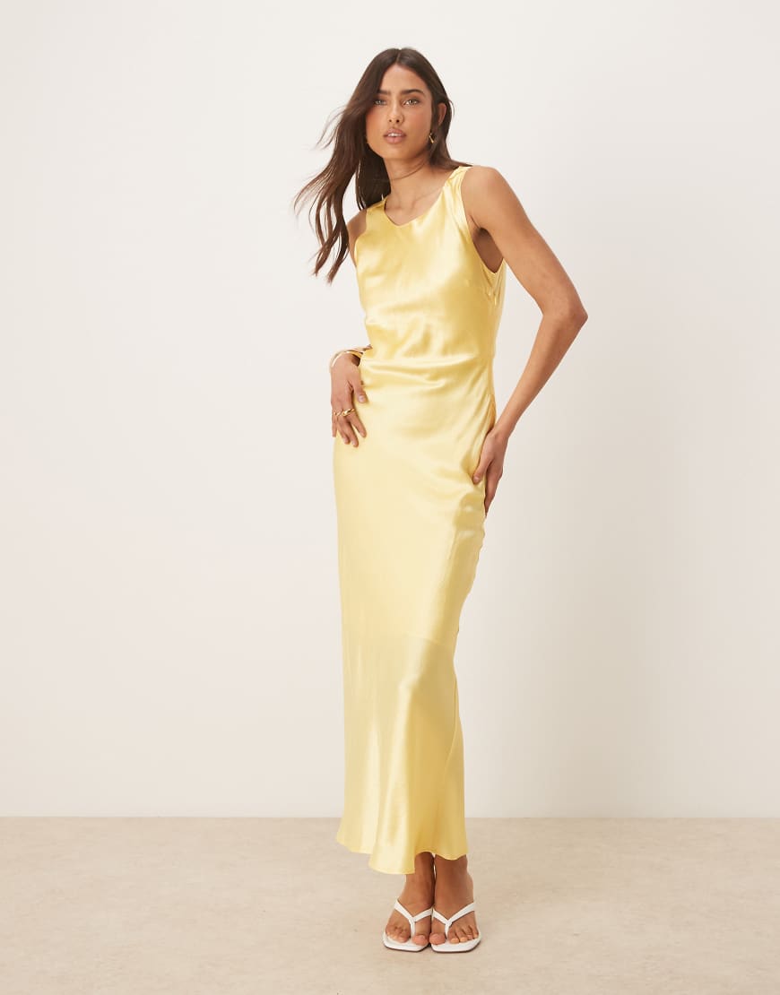 Selected Femme - Langes Satinträgerkleid in Gelb Selected Femme - Langes Satinträgerkleid in Gelb von Selected
