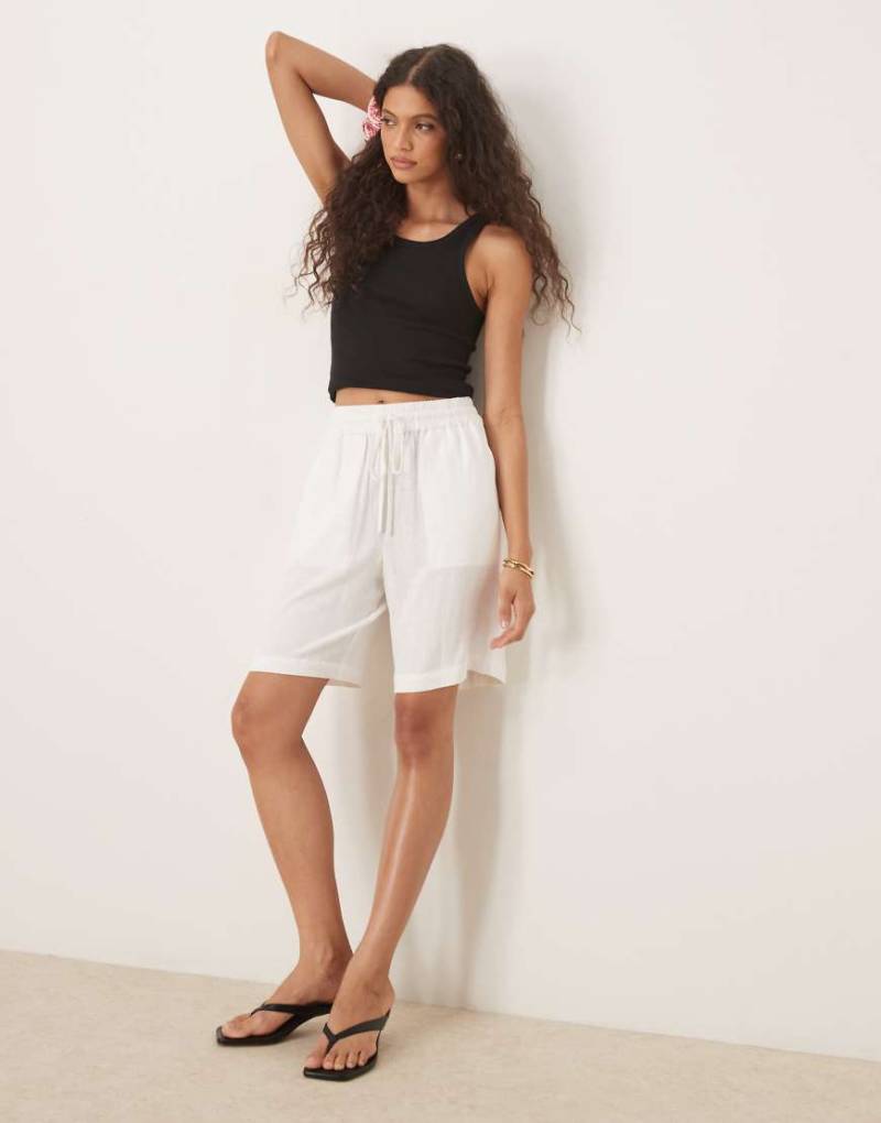 Selected Femme - Leinen-Shorts in Weiß von Selected