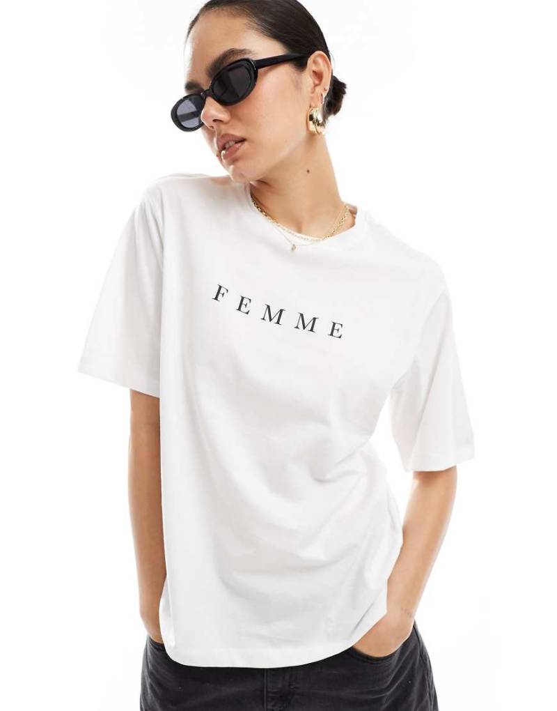 Selected Femme - Oversize-T-Shirt in Weiß mit Femme-Aufdruck auf der Brust von Selected