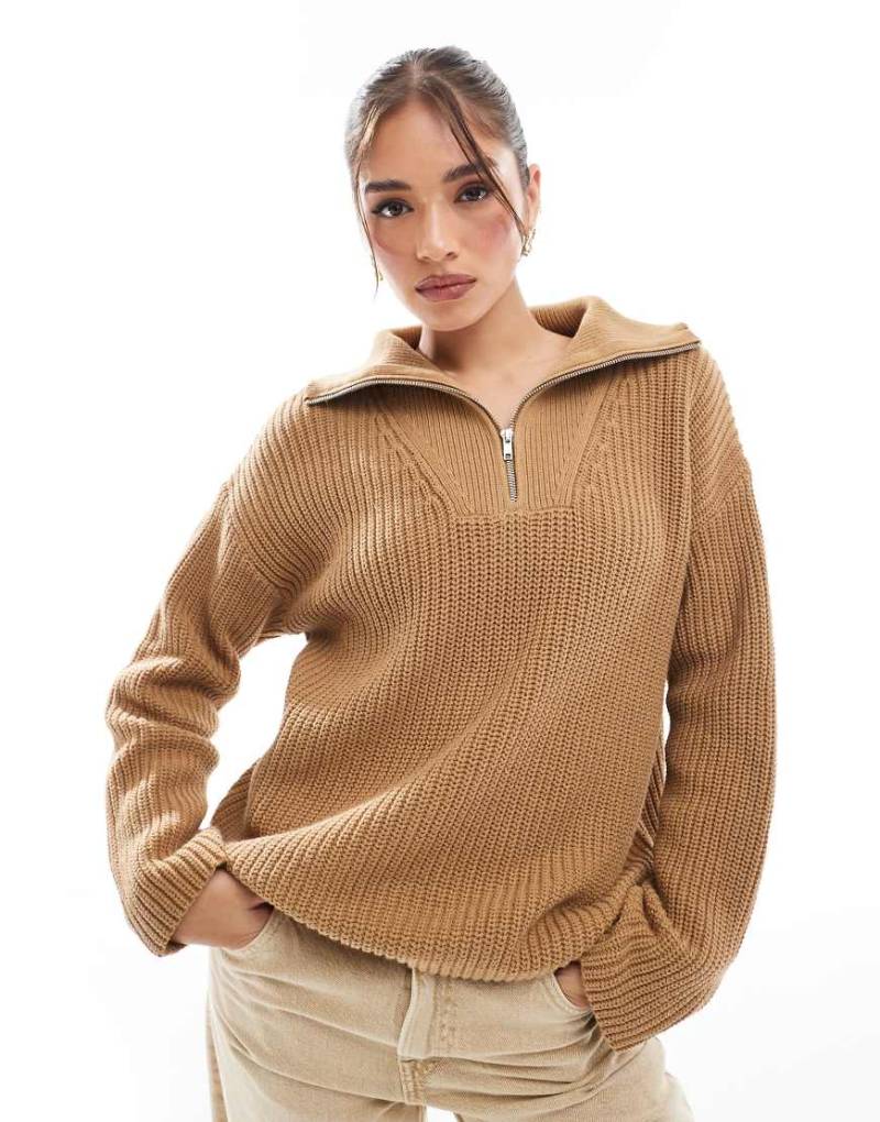 Selected Femme - Pullover in Hellbraun mit kurzem Reißverschluss von Selected