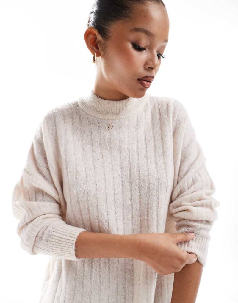 Selected Femme - Strukturierter Pullover aus Merino-Wollmix in Creme mit Rundhalsausschnitt-Weiß von Selected
