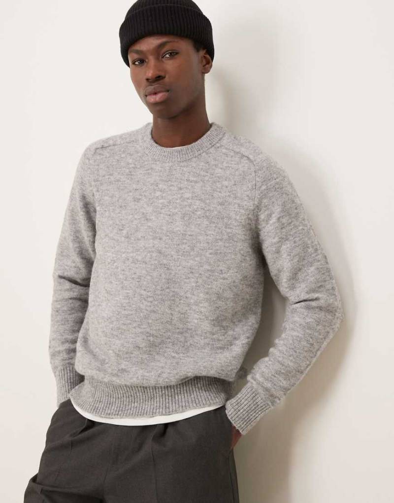 Selected - Flauschiger Strickpullover aus Alpakawolle in Grau mit Rundhalsausschnitt von Selected