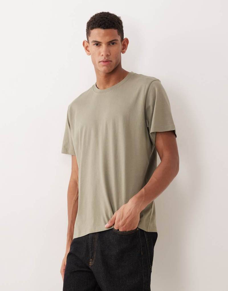 Selected - T-Shirt aus 100% Baumwolle in dunklem Khaki-Grün von Selected