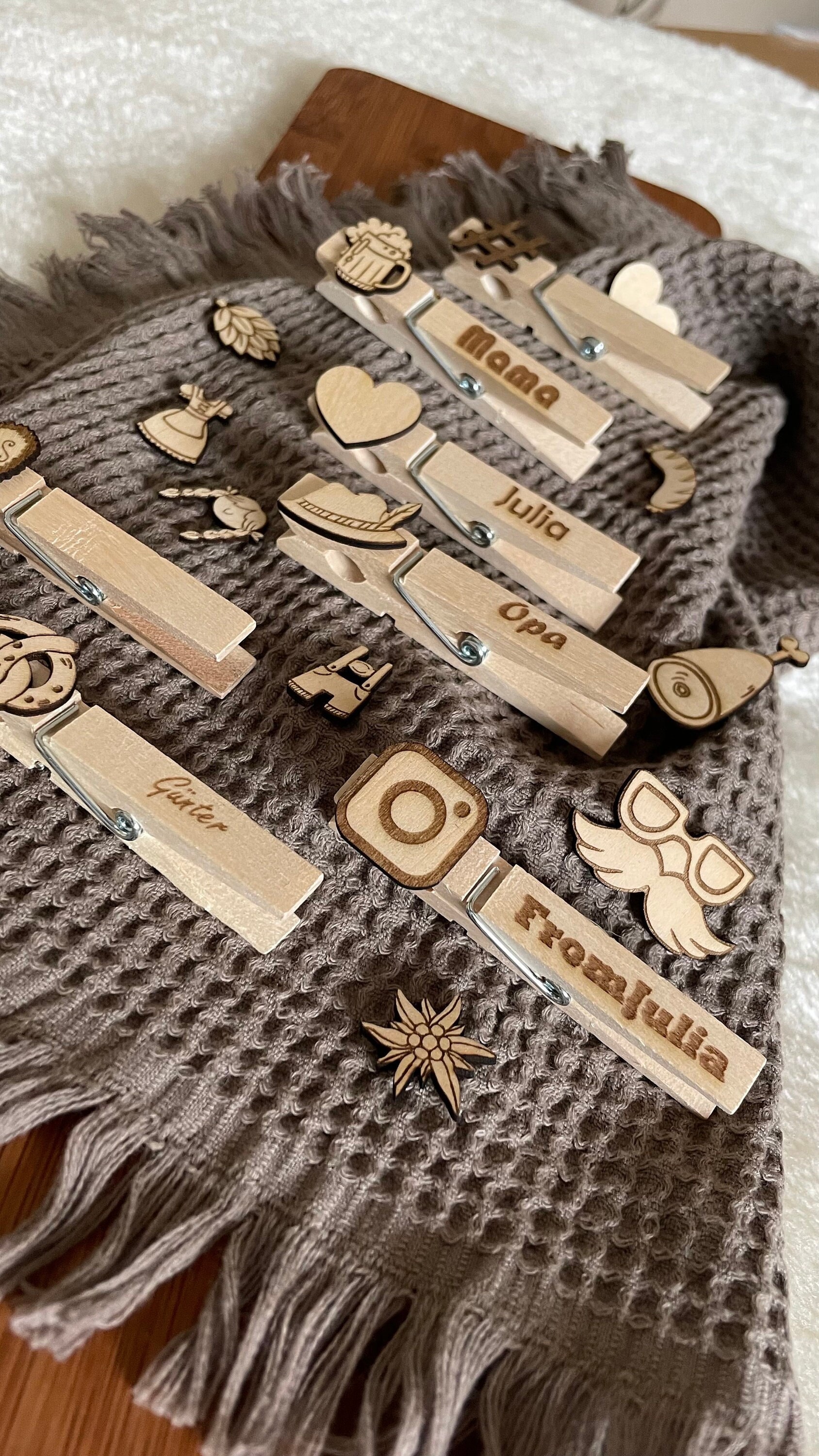 Oktoberfest Wäscheklammer - Personalisierte Wiesenklammer Glubbal Jga Hochzeit Wiesn Namensschild Dirndl Tracht Firmenfeier Oktoberfest Wäscheklammer - Personalisierte Wiesenklammer Glubbal Jga Hochzeit Wiesn Namensschild Dirndl Tracht Firmenfeier von SelfmadeFromJulia