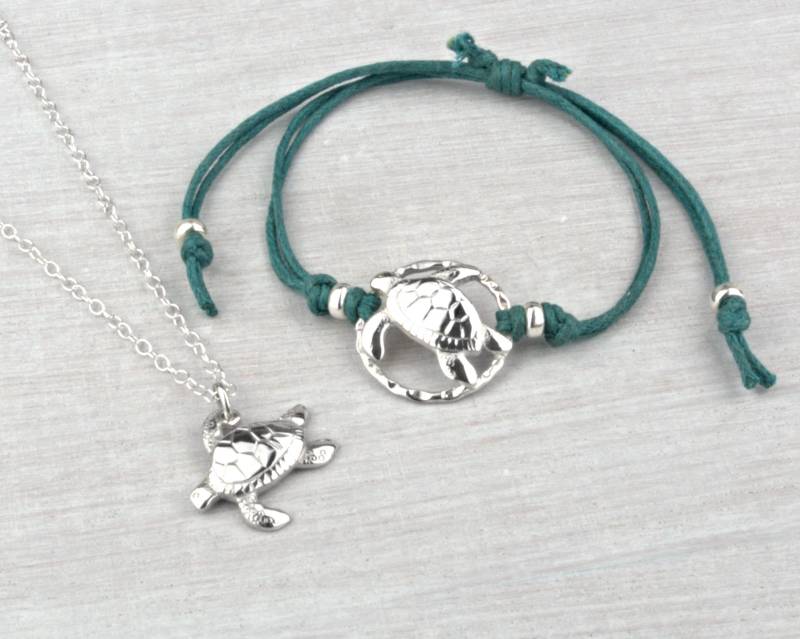 Selkie Schildkröte Verursachen Sammlung Für Mcs, Marine Conservation Society, Charity, Anhänger, Armband, Ocean, Sealife, Suppenschildkröte Selkie Schildkröte Verursachen Sammlung Für Mcs, Marine Conservation Society, Charity, Anhänger, Armband, Ocean, Sealife, Suppenschildkröte von SelkieJewellery