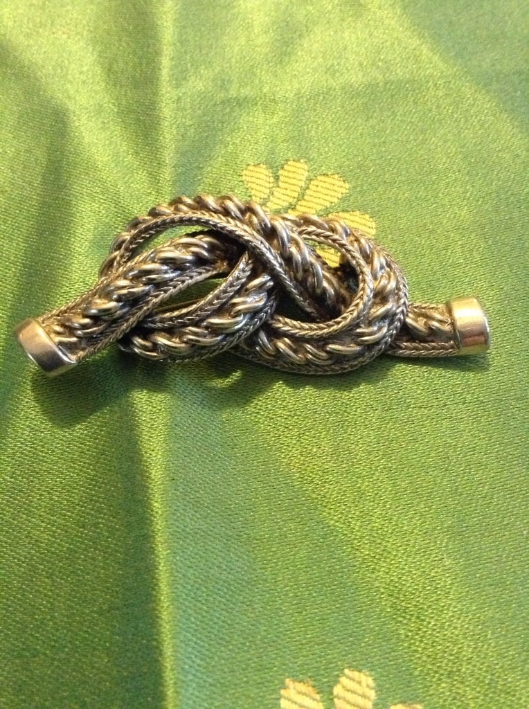 Weißmetall-Brosche von SellingTime