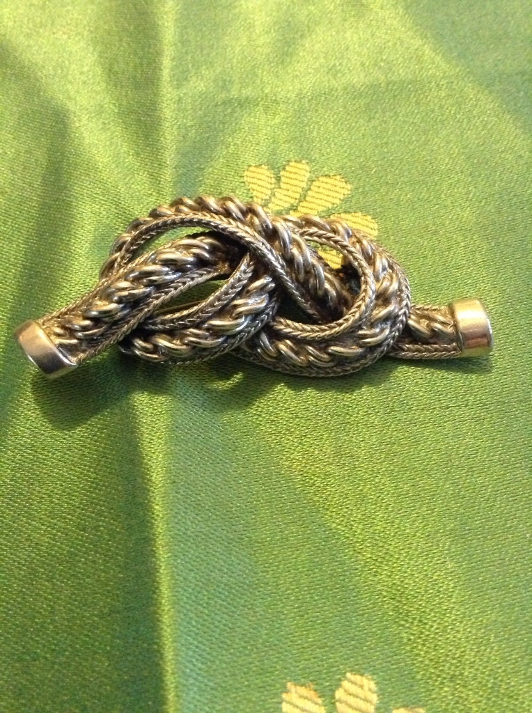 Weißmetall-Brosche von SellingTime