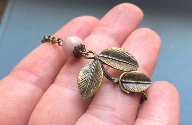 Blatt Armband Mit Einer Rhodochrosit Perle, Naturschmuck von SelmaDreams