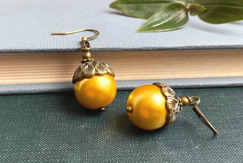 Eichel Ohrringe Mit Glasperlen, Waldohrringe von SelmaDreams