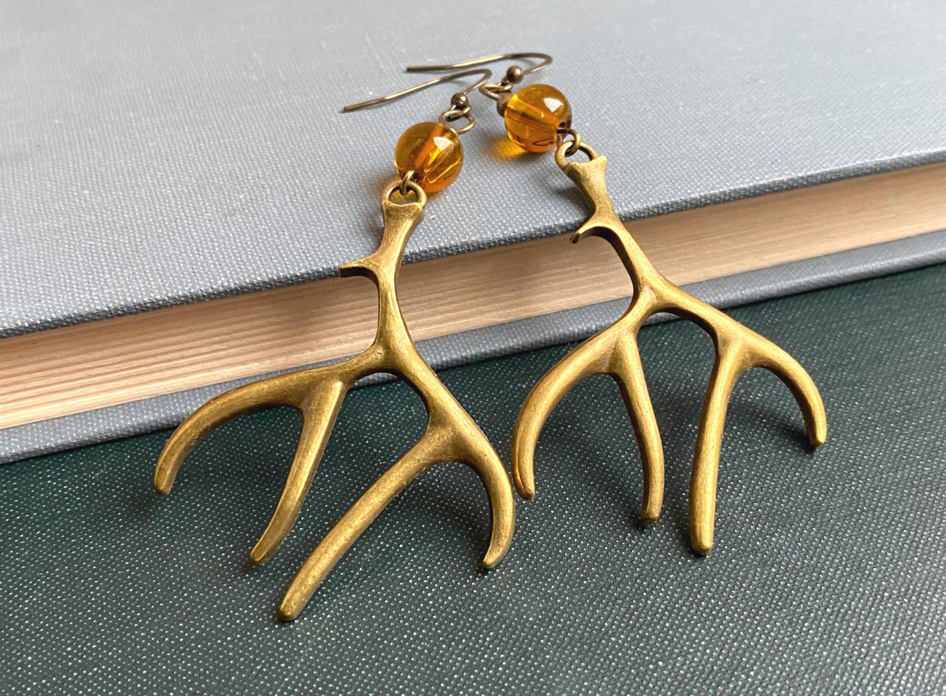 Geweih Ohrringe Mit Rost Glasperlen, Naturschmuck von SelmaDreams