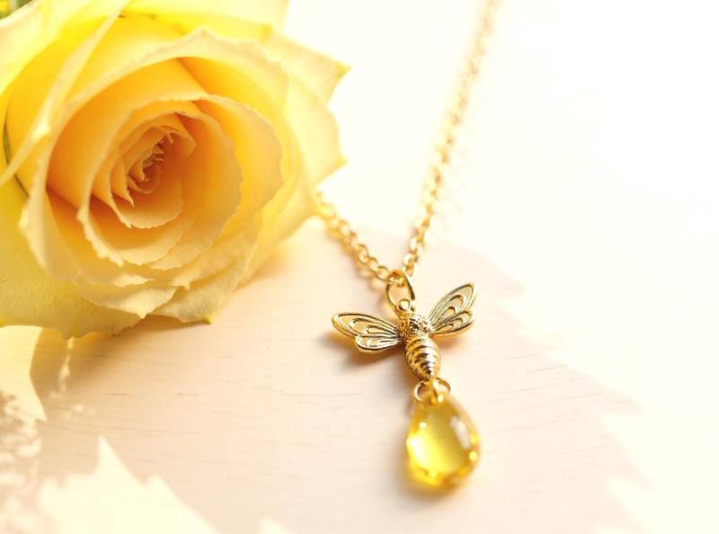 Gold Bee Halskette Gelber Glastropfenanhänger von SelmaDreams