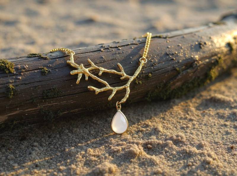 Goldzweig Kette Verzauberter Wald Schmuck Mit Teardrop Anhänger von SelmaDreams