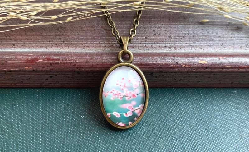 Kirschblüten Cameo Halskette Vintage Style Bronze Anhänger von SelmaDreams