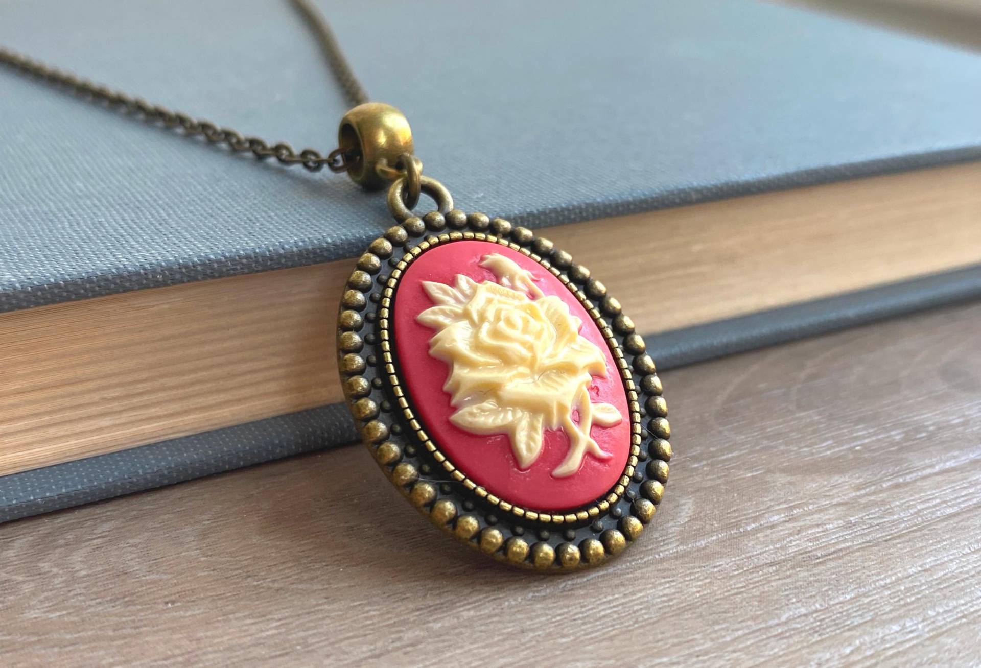 Rote Rose Cameo Halskette, Vintage Inspirierter Schmuck Rote Rose Cameo Halskette, Vintage Inspirierter Schmuck von SelmaDreams