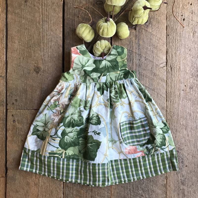 Trellis Säugling Handgemachte Sommerkleid, Größe 0-3 Monate von SelvedgesCreative