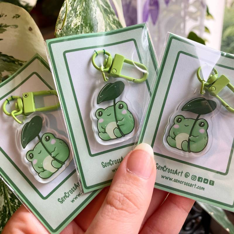 Mini Frog Acrylic Charm, Cute Keychain von SenCrossArt