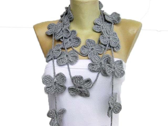 Gehäkelter Blumen Schal Lariat Acrylschmuck von SenamonAccessories