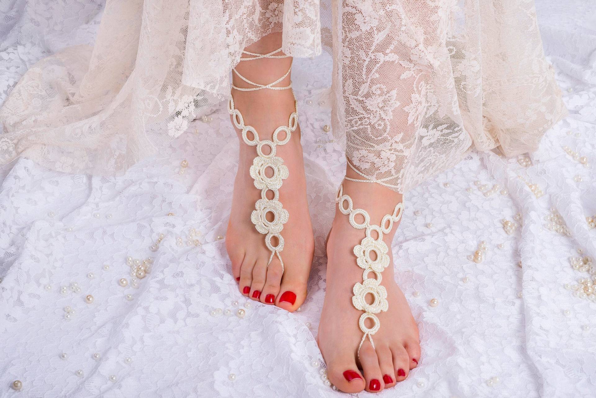 Große Wiedereröffnung Verkauf - Elfenbein Barfuß Sandalen, Strand Hochzeit Barfuß Häkeln Fußschmuck, Brautjungfer Geschenk von SenamonAccessories