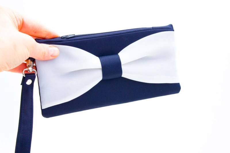 Schleife Clutch Beutel in Benutzerdefinierten Farben, Brautjungfer Geschenk, Hochzeitsgeschenk, Reißverschluss Beutel, Abend Clutch, Anlass Tasche Schleife Clutch Beutel in Benutzerdefinierten Farben, Brautjungfer Geschenk, Hochzeitsgeschenk, Reißverschluss Beutel, Abend Clutch, Anlass Tasche von SenamonBoutique