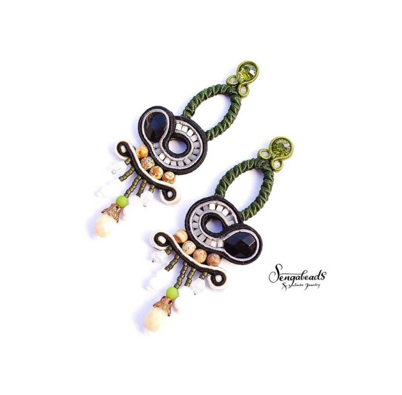 Soutache Ohrringe. Lange Kronleuchter Kronleuchter. Grüne Statement Couture Ohrstecker von Sengabeads