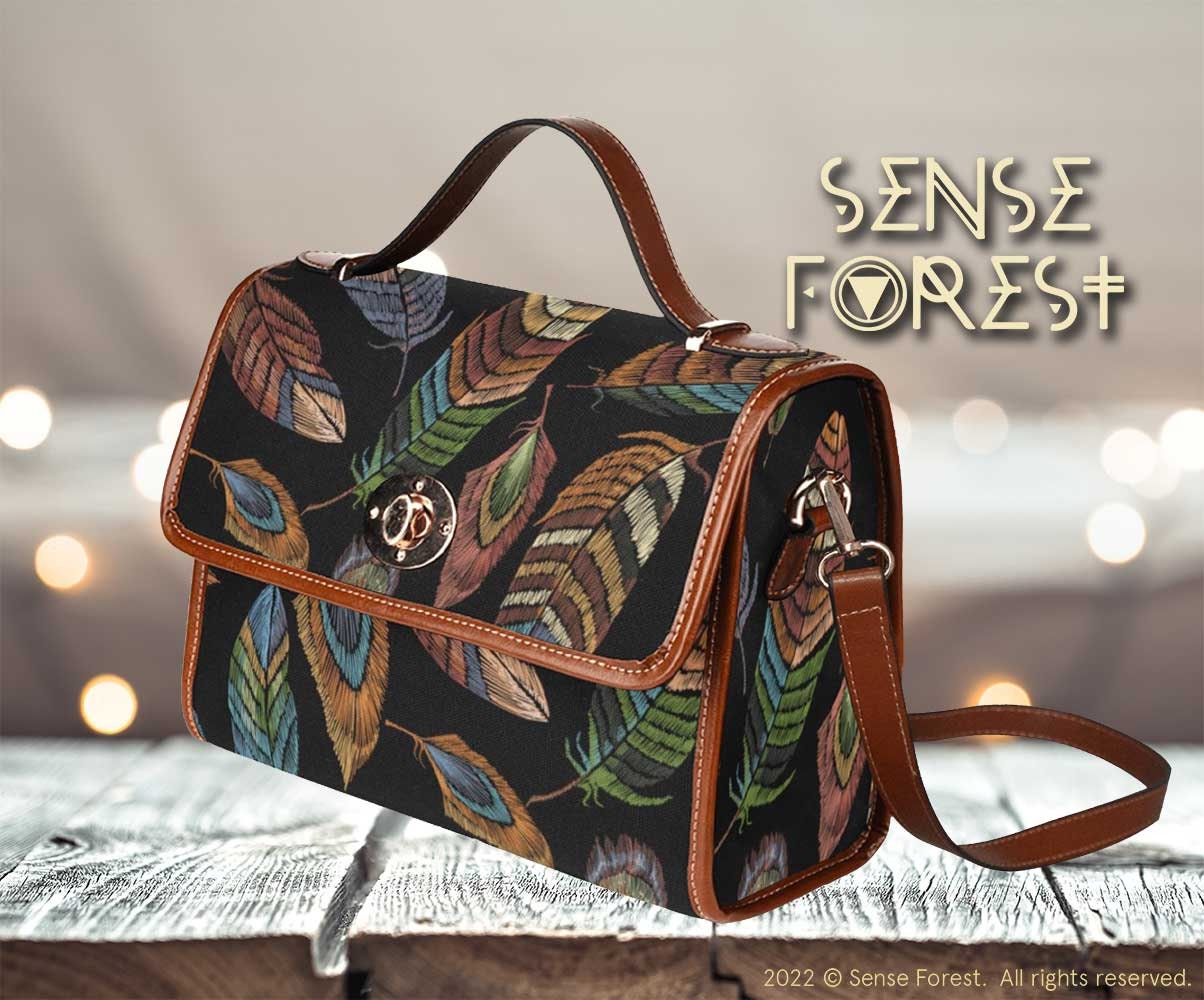 Boho Feder Druck Crossbody Geldbörse, Dunkle Cottagecore Hexe Canvas Umhängetasche, Süße Vegane Lederband Handtasche Goth Tasche, Hippies Geschenk von SenseForest